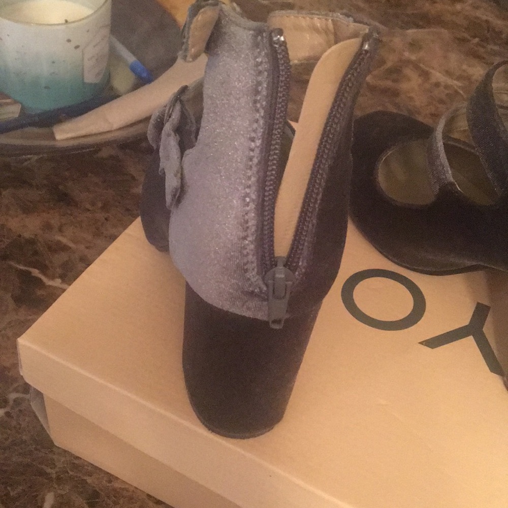 Shoes - Picture 3 of 3
